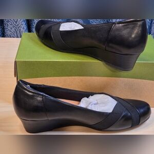 Earth Shoes Elderberry Wide Black Leather Wedge Size 10.D New In Box